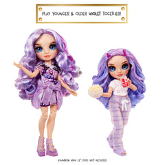 Pizza accessory included with Violet doll for pretend snacking scenes.
