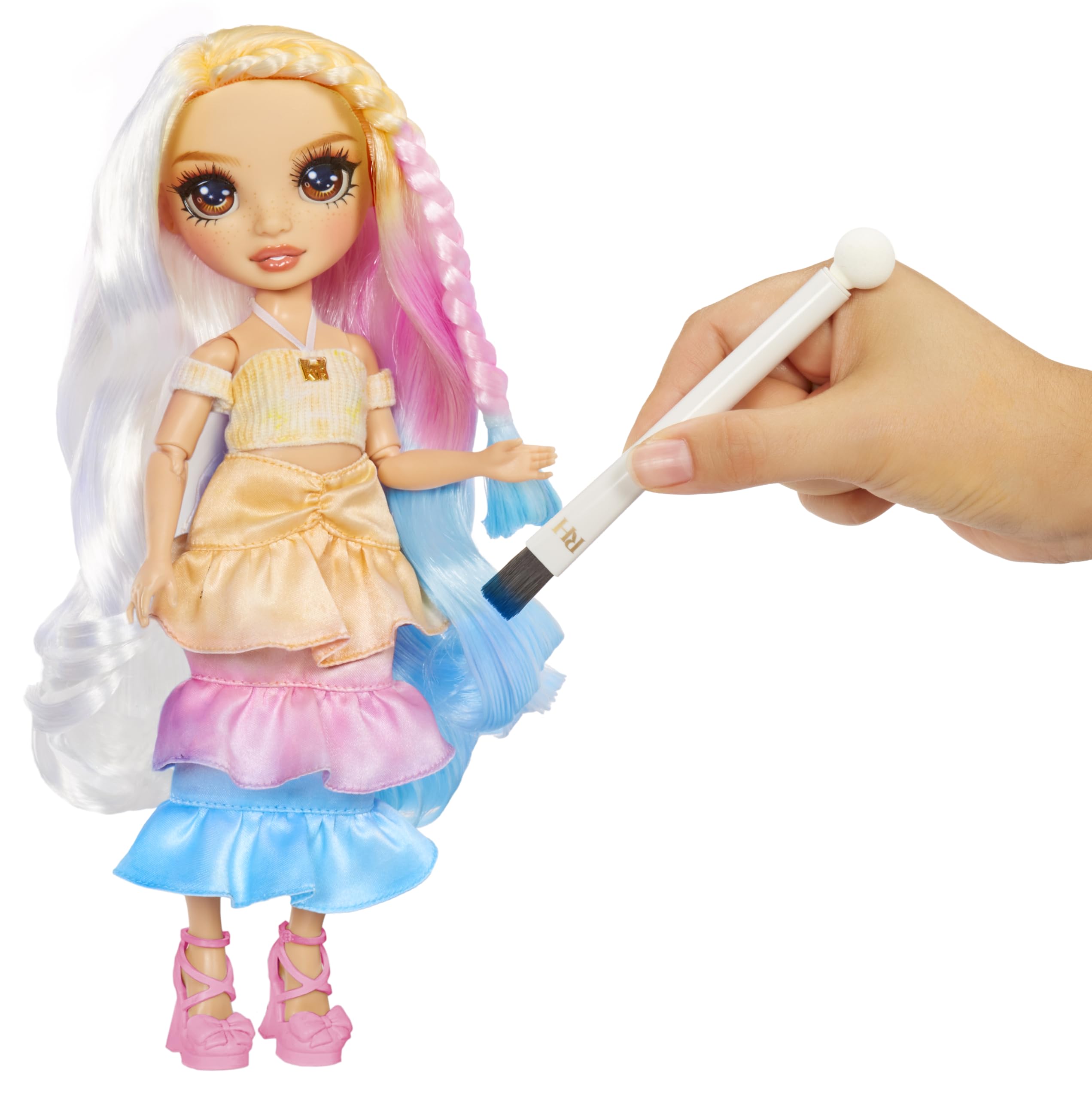 Rainbow High tie-dye kit and stencils enabling fun, creative clothing designs.