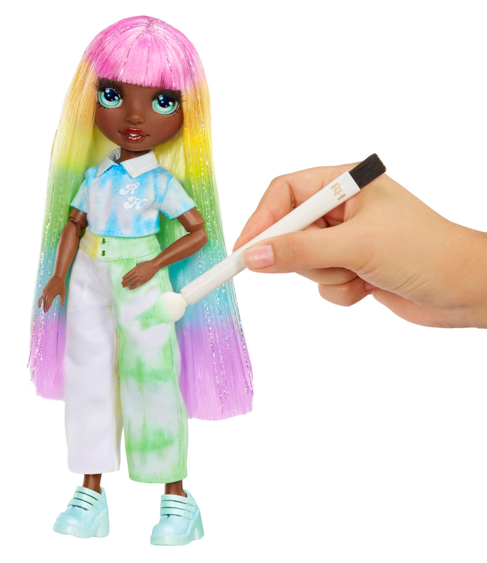 Rainbow High bonus fashions include top and sneakers for quick styling options