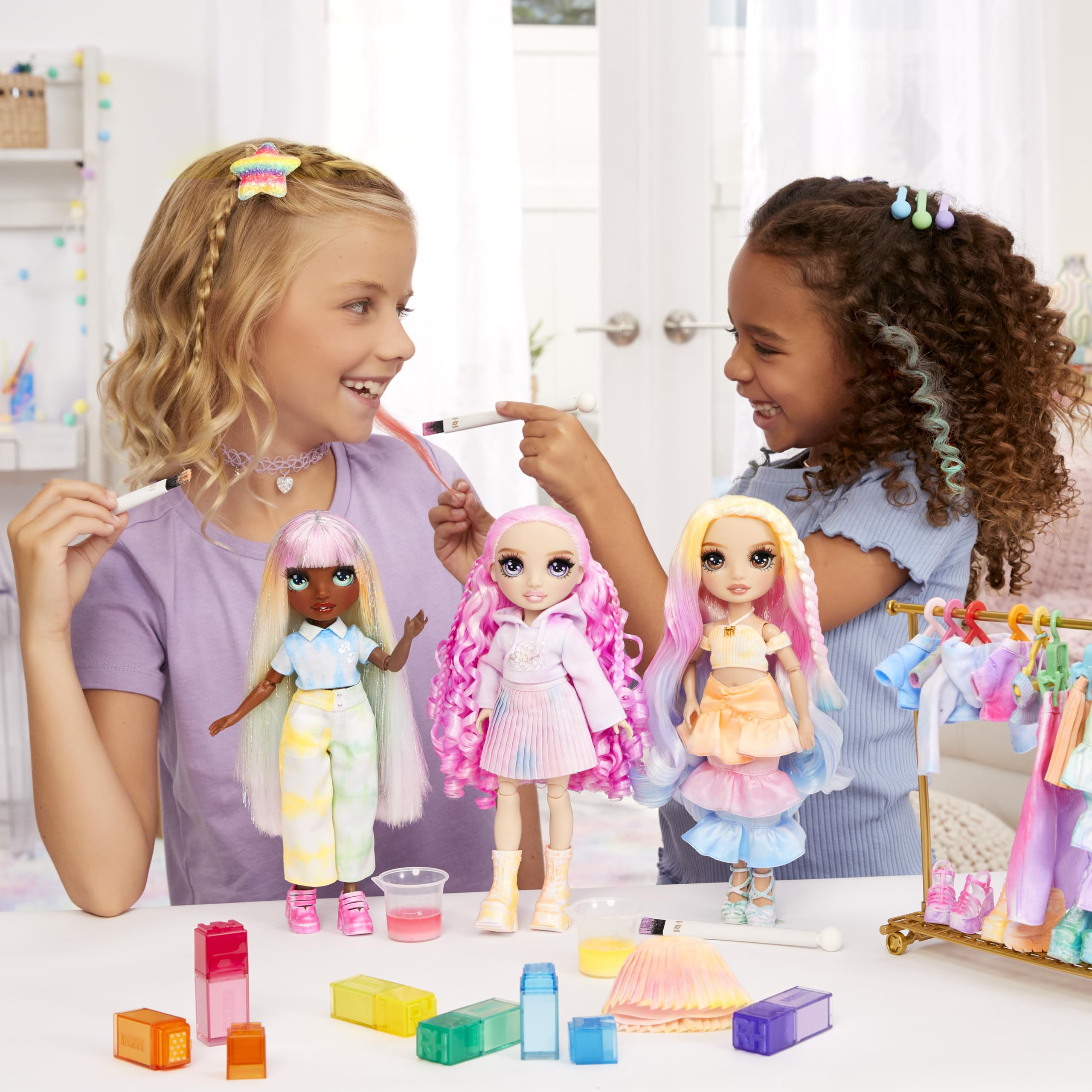 Rainbow High unboxing shows complete accessory set for creative play