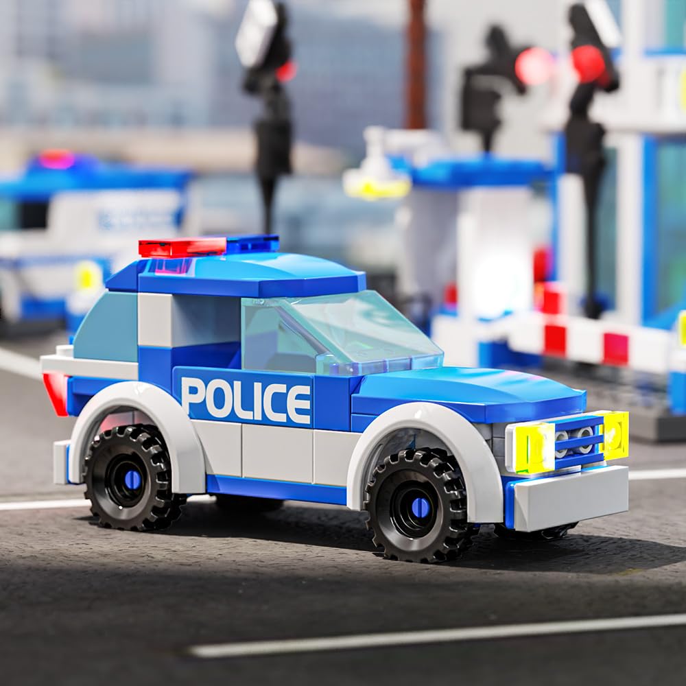 RAVAYO Hero-officers figures invite imaginative missions and role-play.