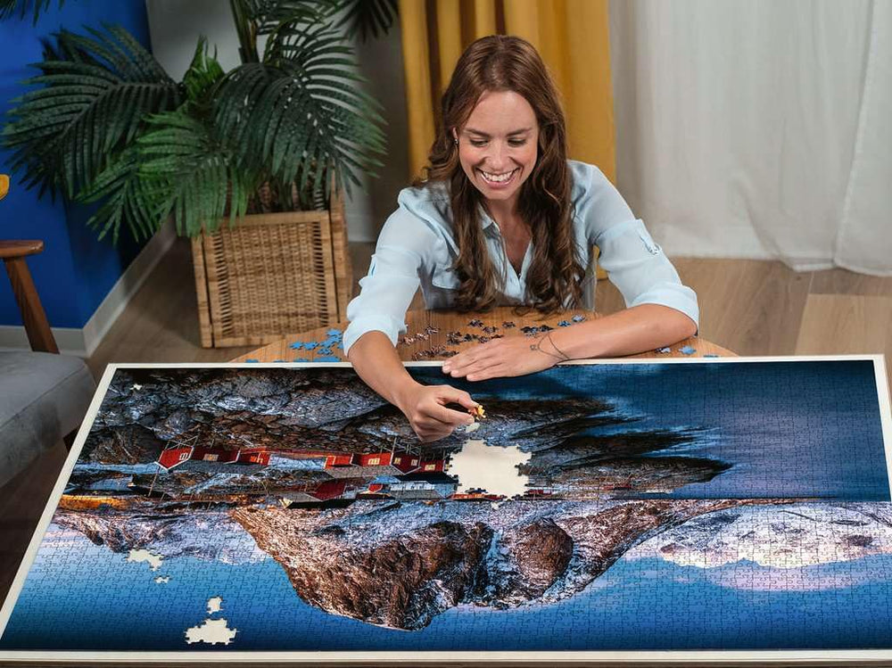 Ravensburger Hamnoy glare-free finish preserves color clarity under light