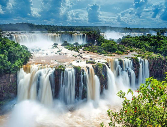 Ravensburger Iguazu Falls waterway detail highlights crisp edges for precise piece fitting.