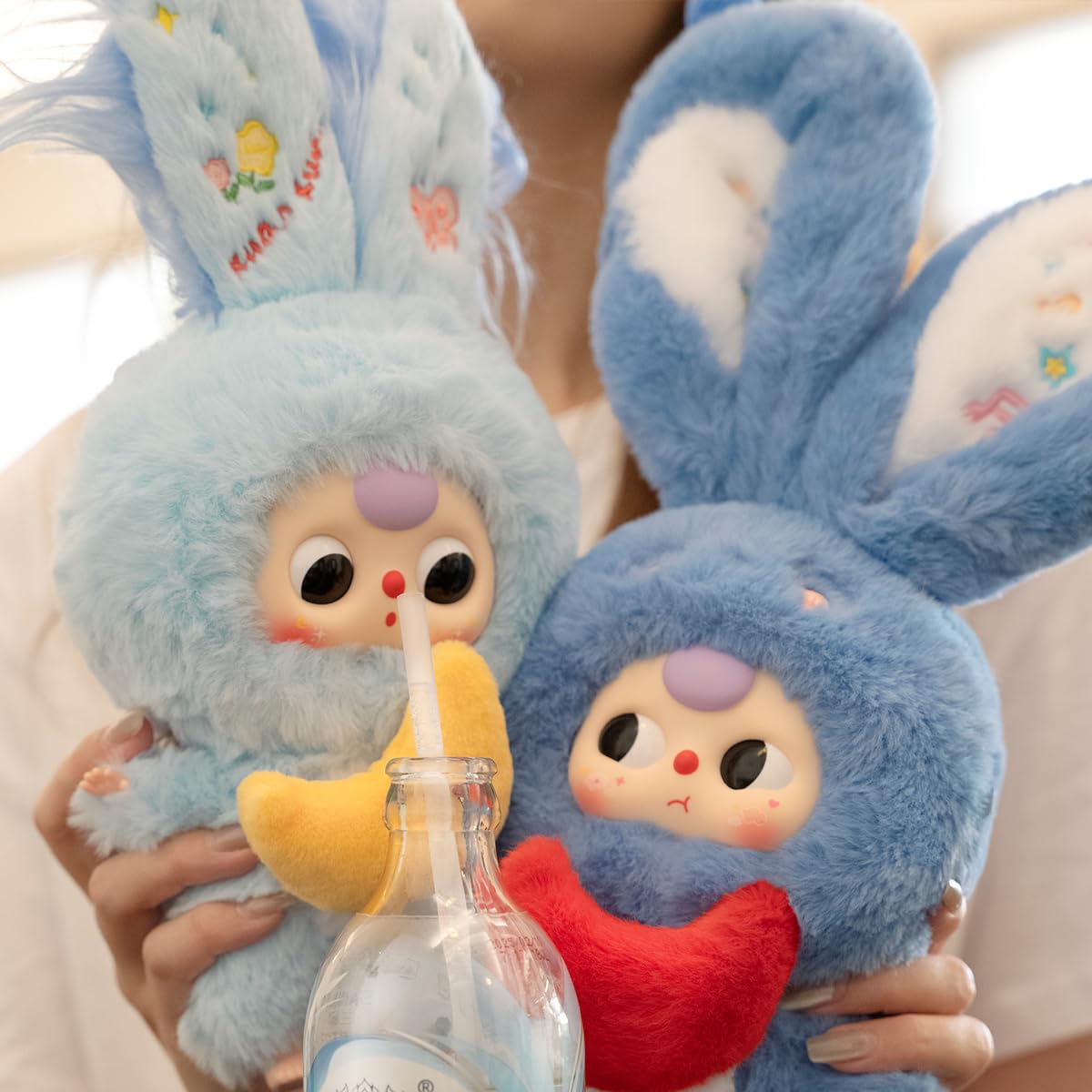 REIVIVORA Unboxing experience captures anticipation of discovering a new figure