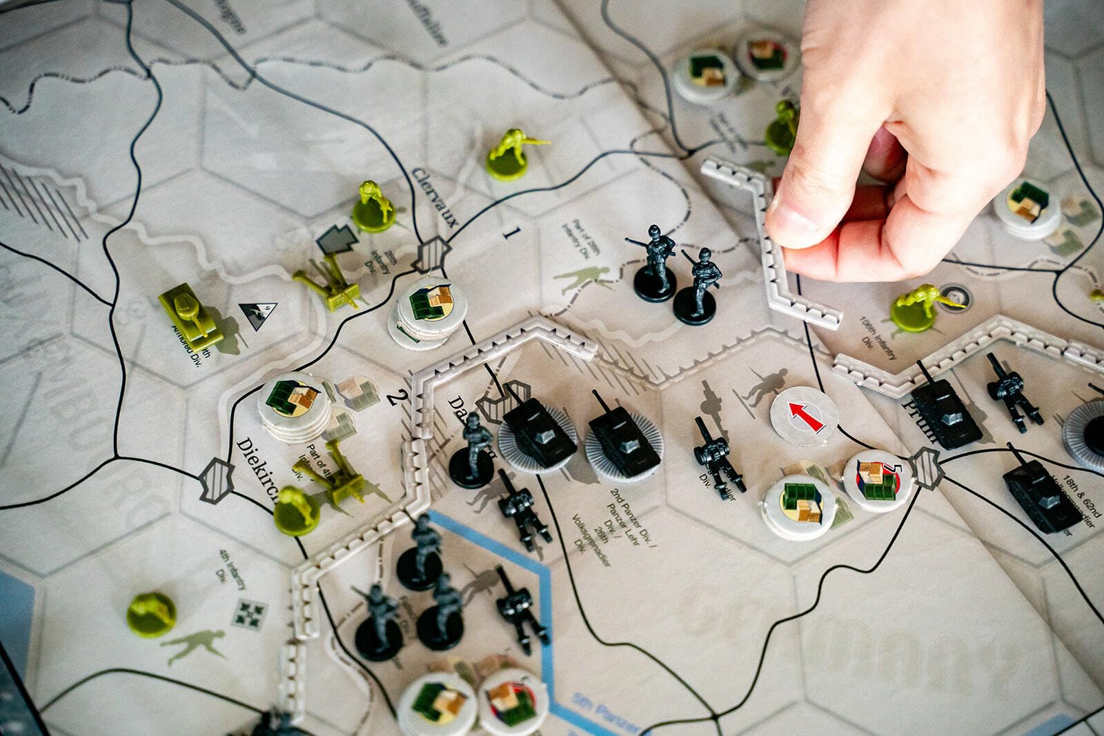 Renegade Battle of the Bulge artillery figures expand support options.