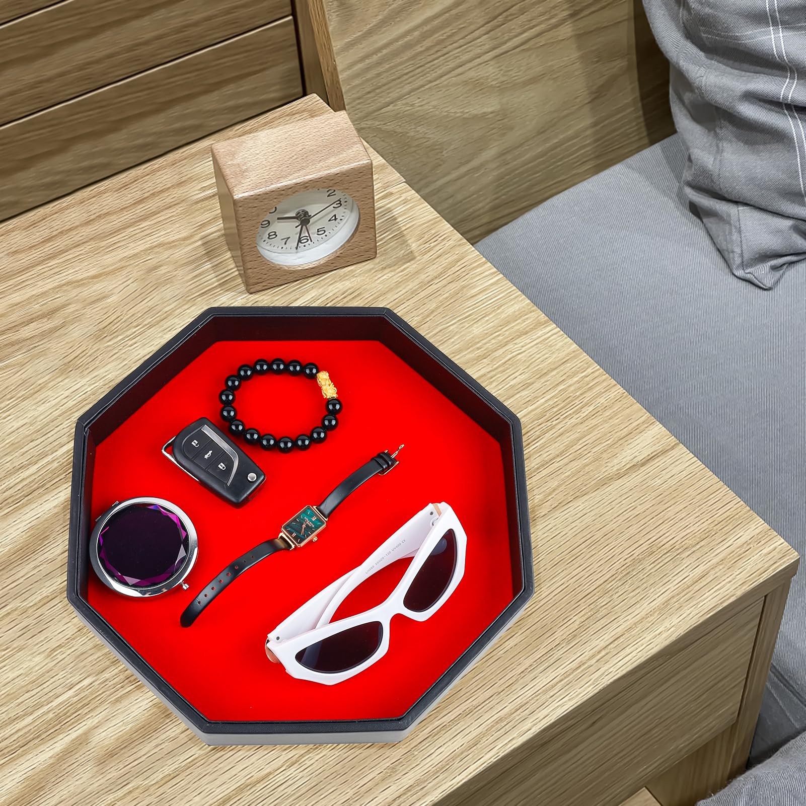 RERIVER versatile tray doubles as small-item storage between rounds