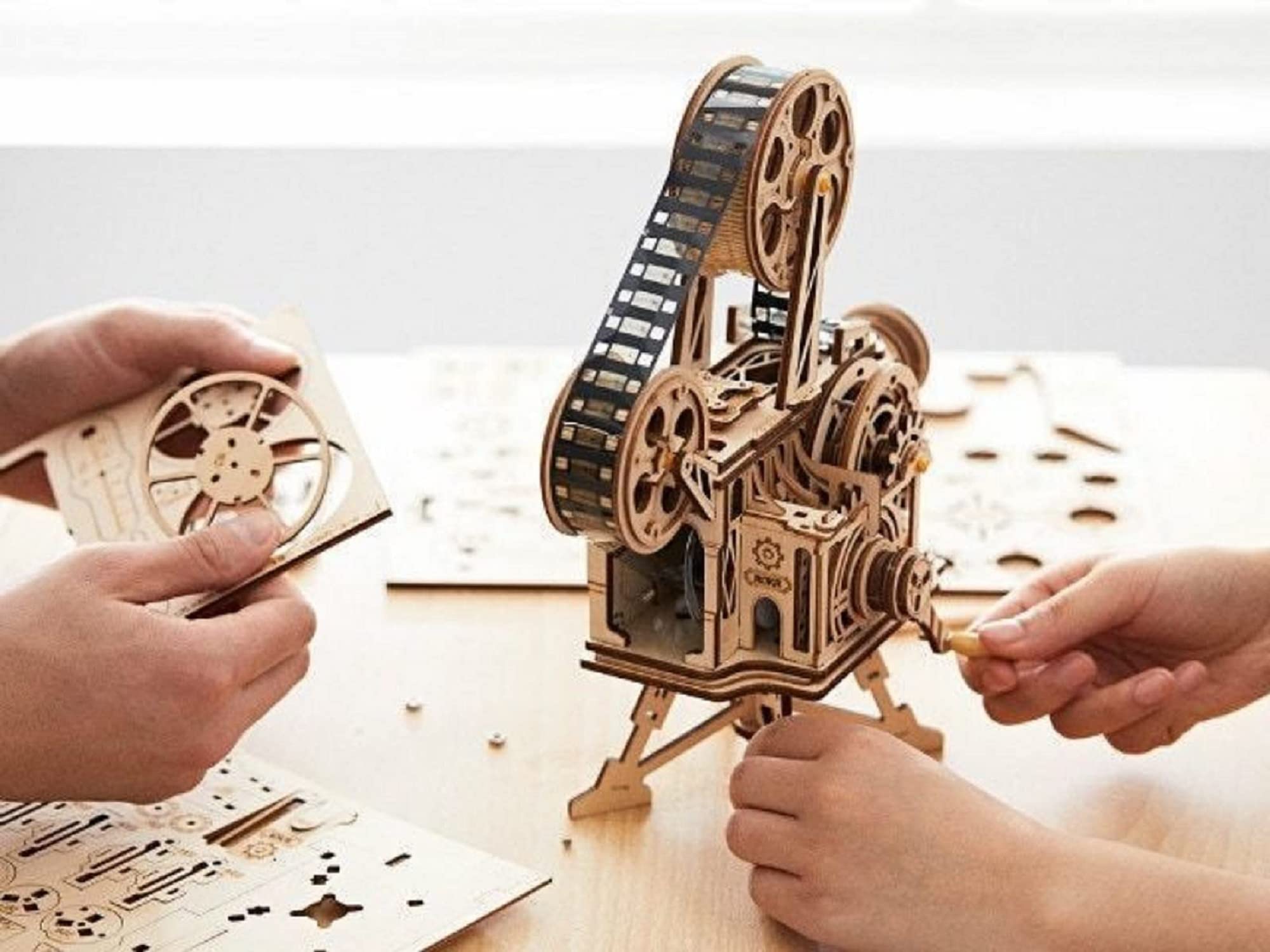 ROKR Vitascope packaging includes clear instructions for setup.