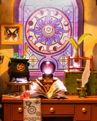 Rolife owl messenger accessory close-up for storytelling in the diorama.