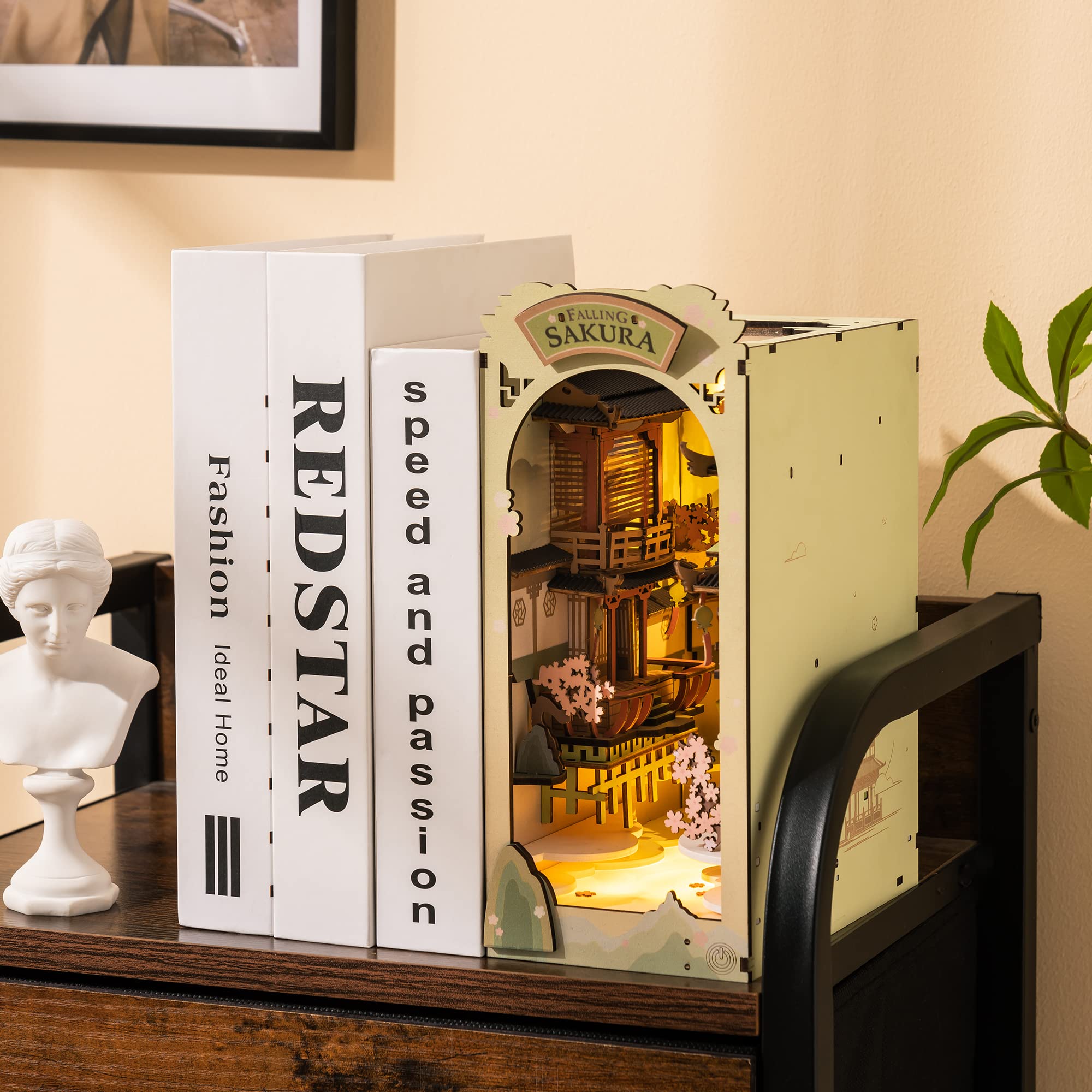Rolife Sakura wood inserts detail highlights precise craftsmanship for immersive diorama scenes.