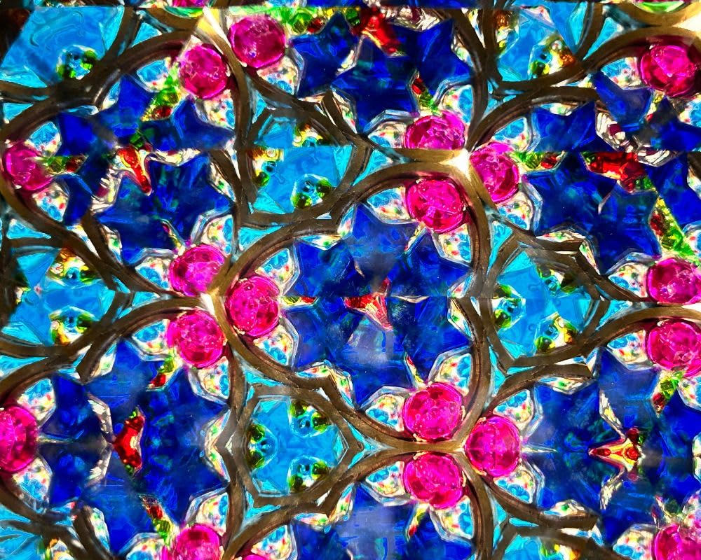 ROORKEE kaleidoscope hardwood base providing stable display.