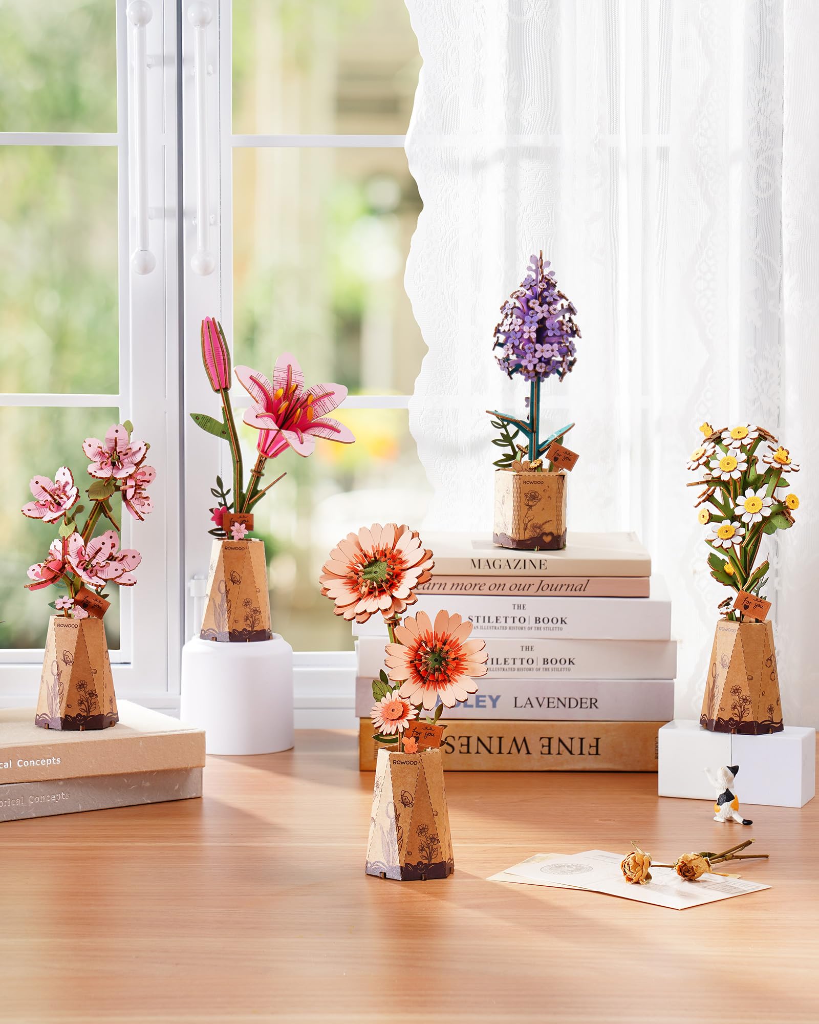 Rowood adjustable stems for customizable bouquets and varied floral shapes.