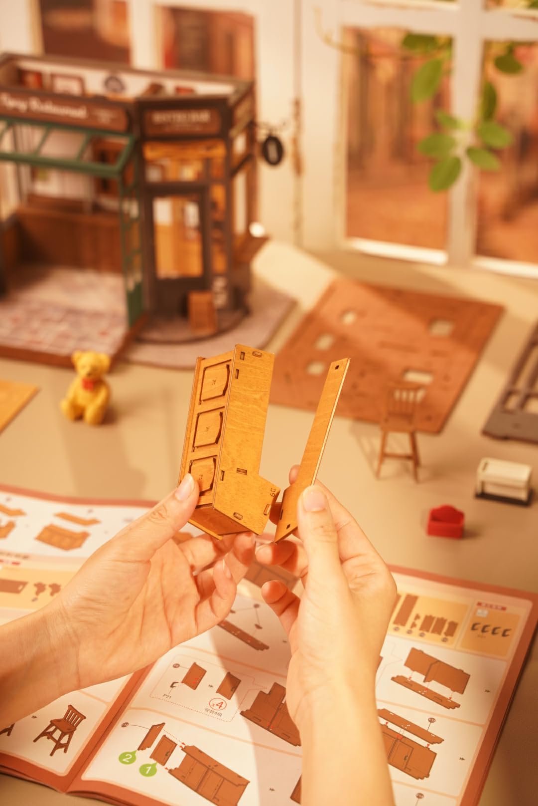 Rowood Dollhouse furniture and decor, supports creative display and personal storytelling