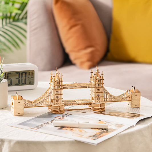 Rowood London Tower Bridge puzzle pieces close-up for precise fit