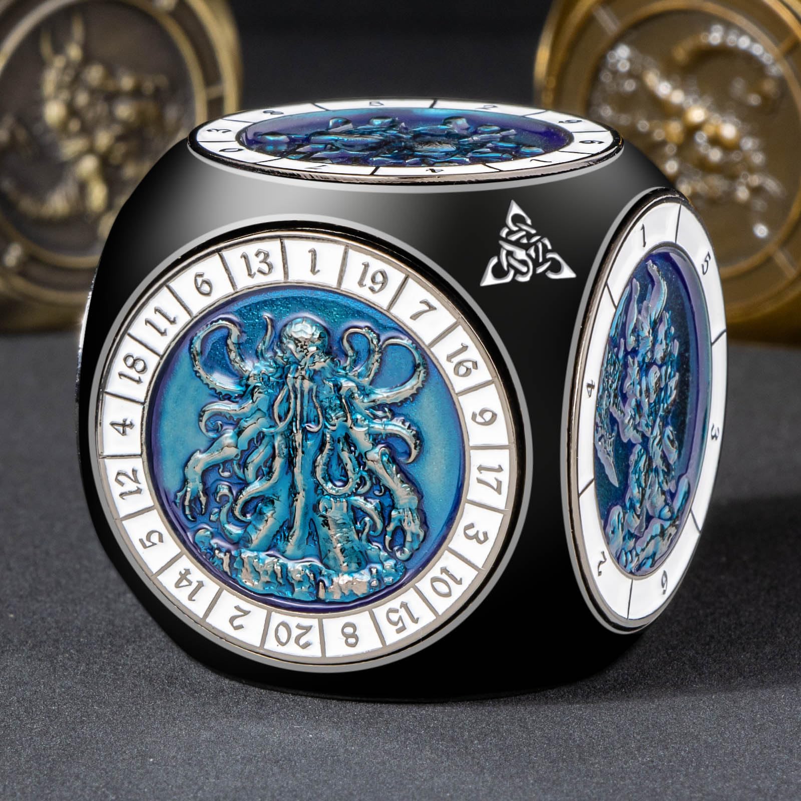 Roycevon DND dice gift box keeps the set protected and portable.