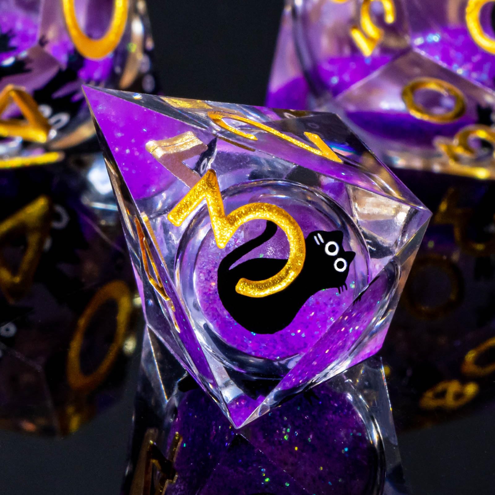 Roycevon D6 dice compact with cat motif for quick checks
