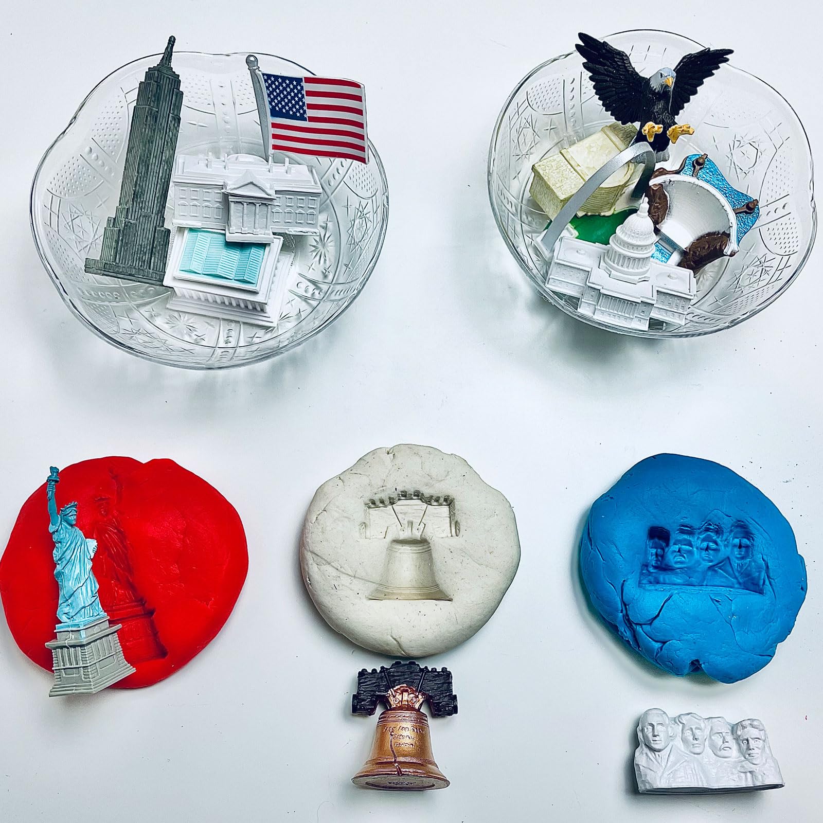 Safari Ltd. USA Super TOOB Liberty Bell figure supports iconic landmark study and storytelling.