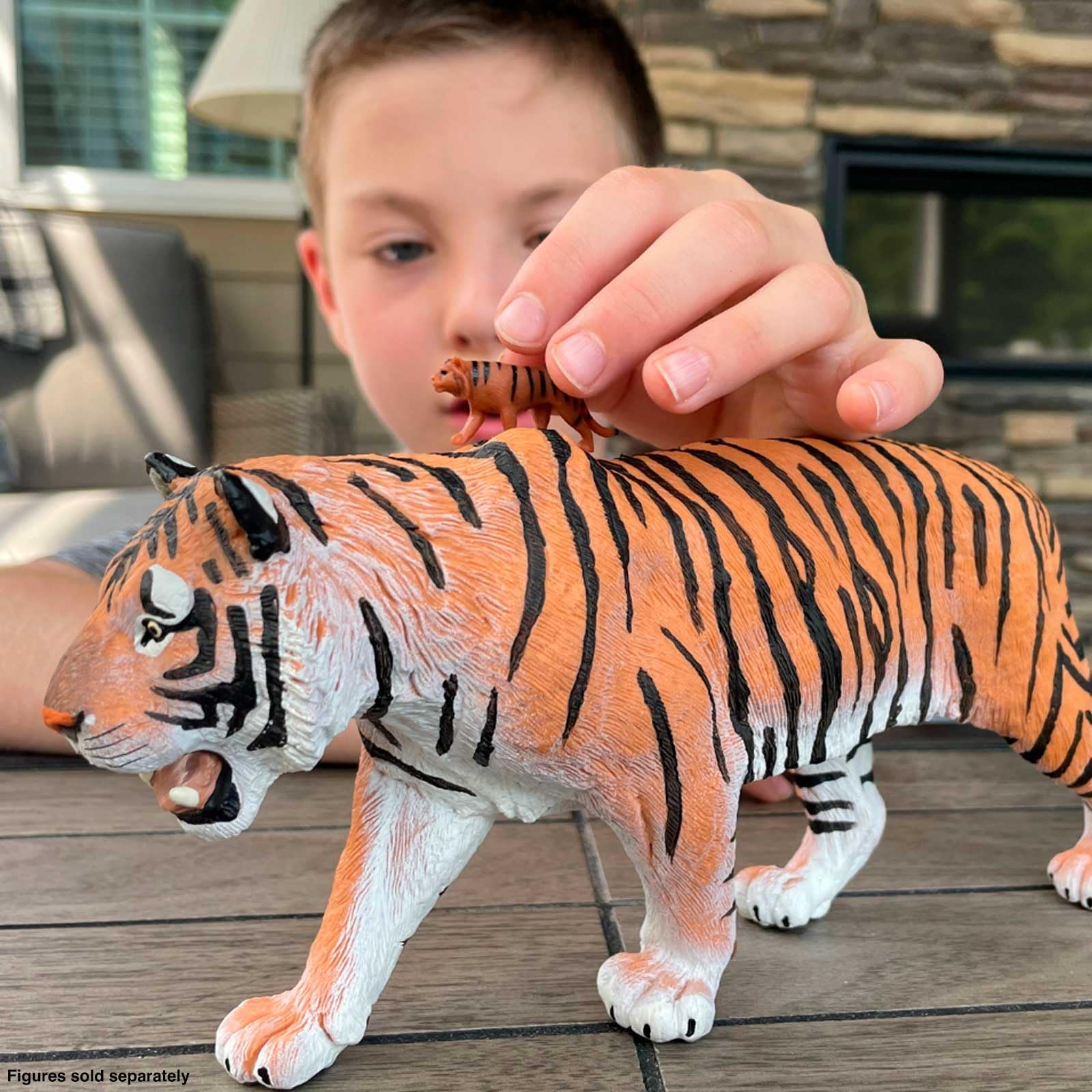 Safari Ltd Wildlife Wonders Siberian Tiger stand showcasing museum grade scale