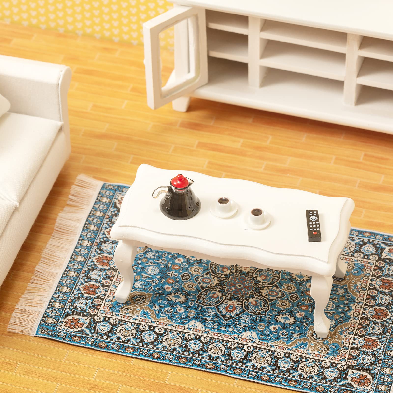 SAMCAMI area rug brings warm texture to tiny living spaces.