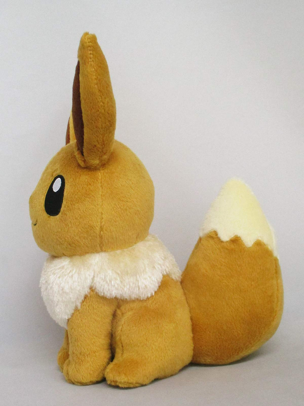 Sanei Eevee plush shows brown eyes and pink paw pads