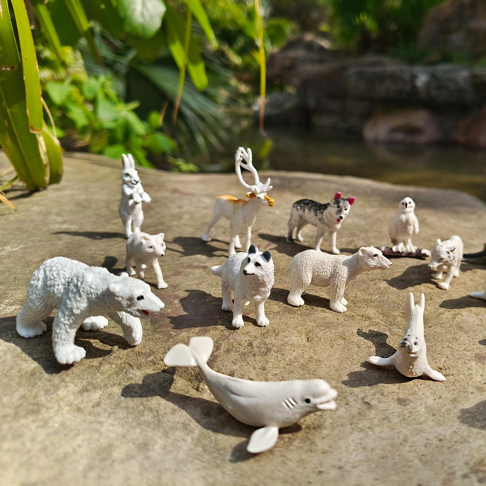 SCAHOW Snowy owl and igloo figures for dioramas.