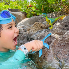 Schleich Velociraptor green-yellow scale adds vivid display options