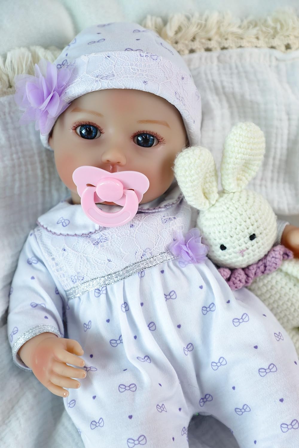 SCOM lifelike cheeks enhance cuddling realism during nap-time or playtime.