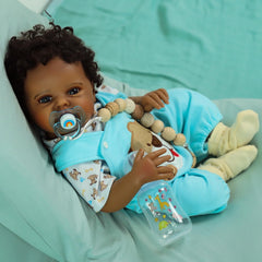 SCOM Quinbee gift set includes pink clothing, magnet pacifier, feeding bottle, birth certificate, and box.