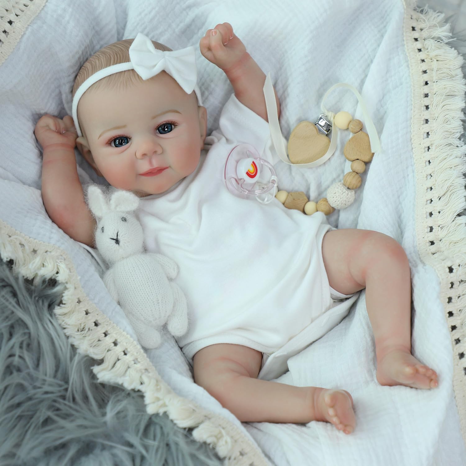SCOM Juliette 18in face close-up with lifelike expression for imaginative play