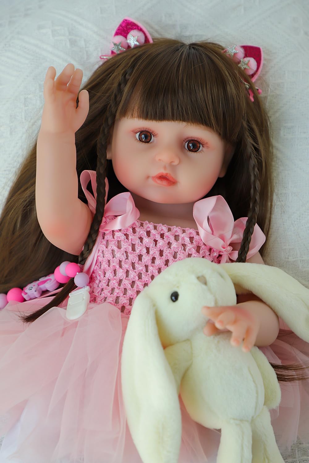 SCOM outfit set enables quick dress-up and new looks.