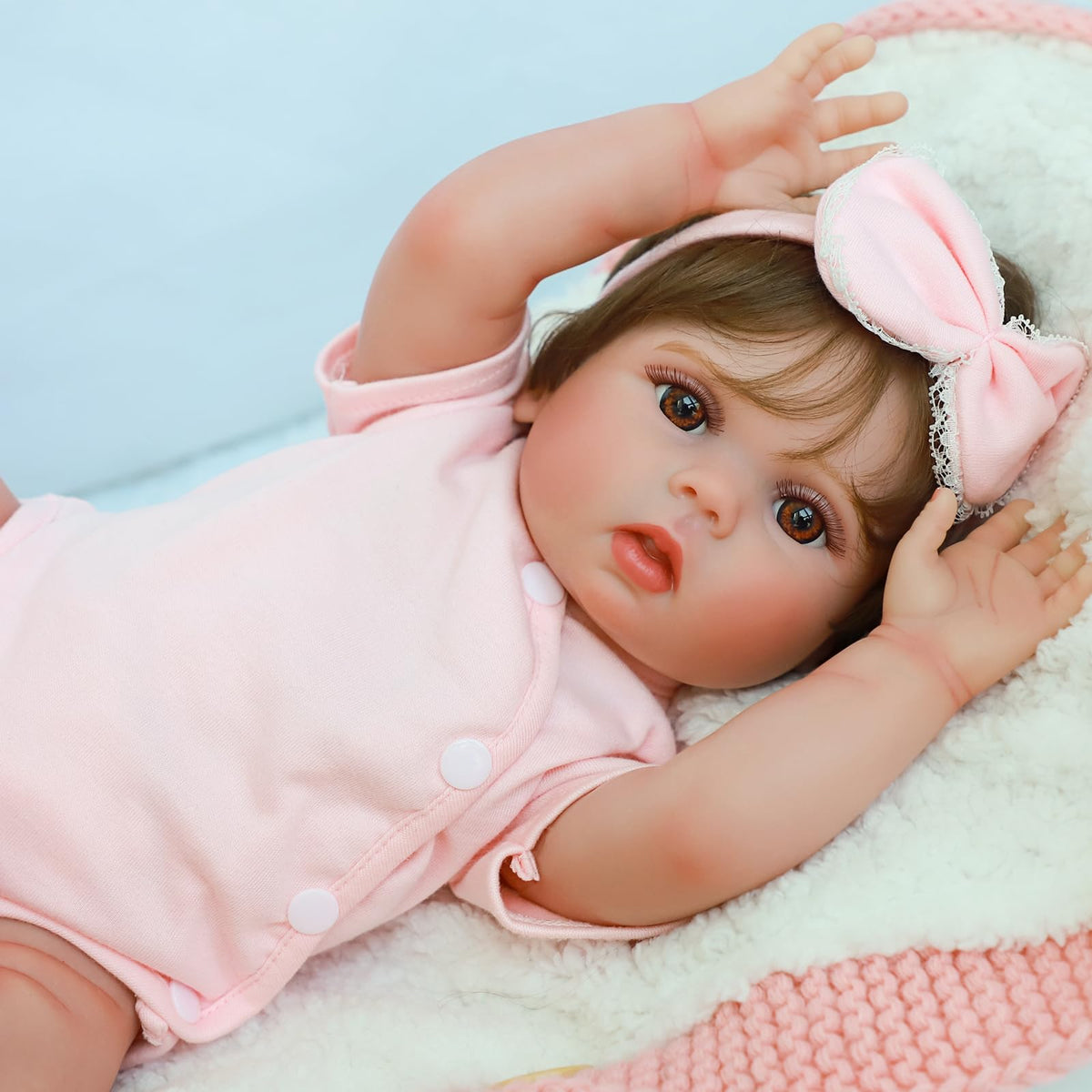 SCOM Lucy 18inch face detail with lifelike features for imaginative play.