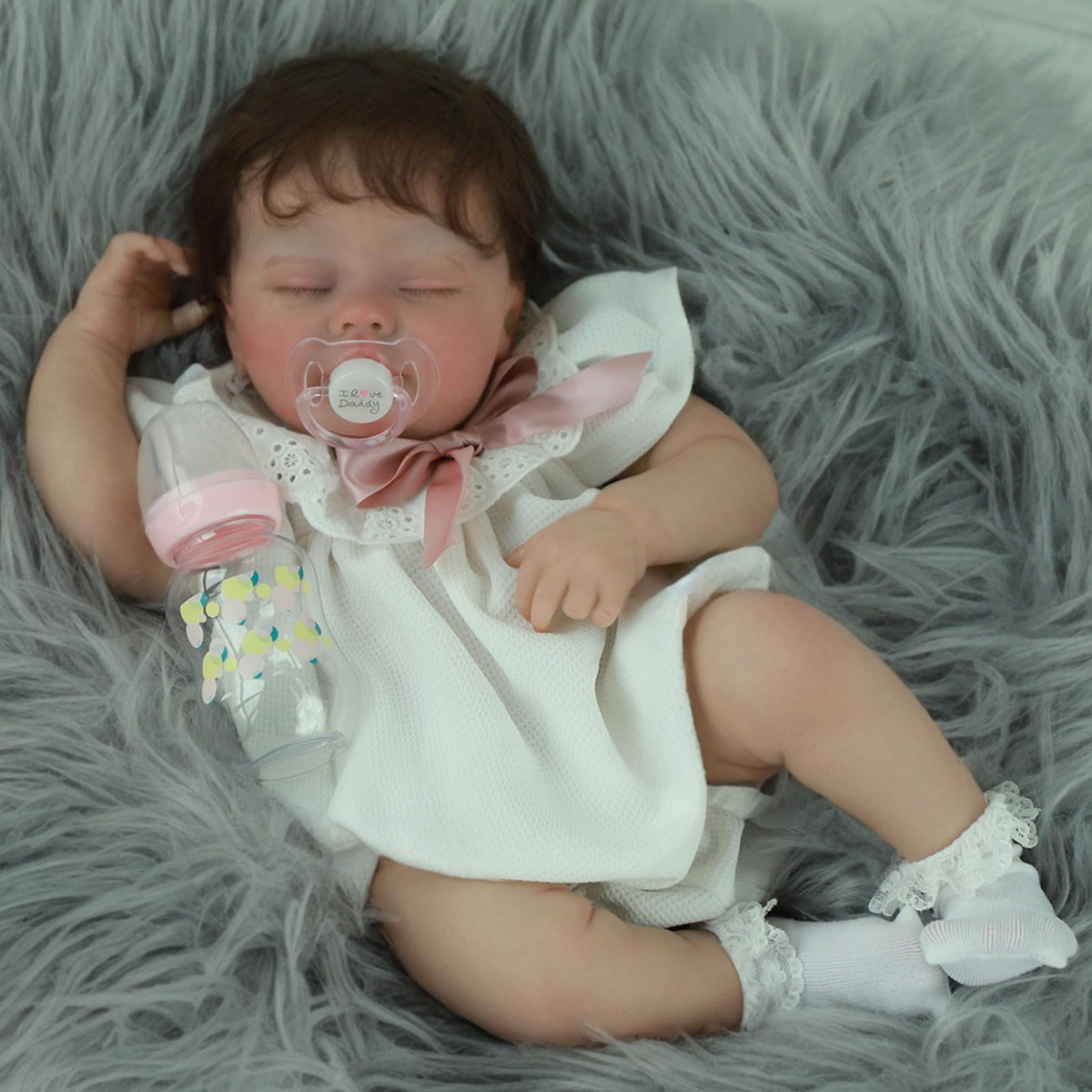 SCOM Quinbee full-view doll for imaginative play and storytelling.