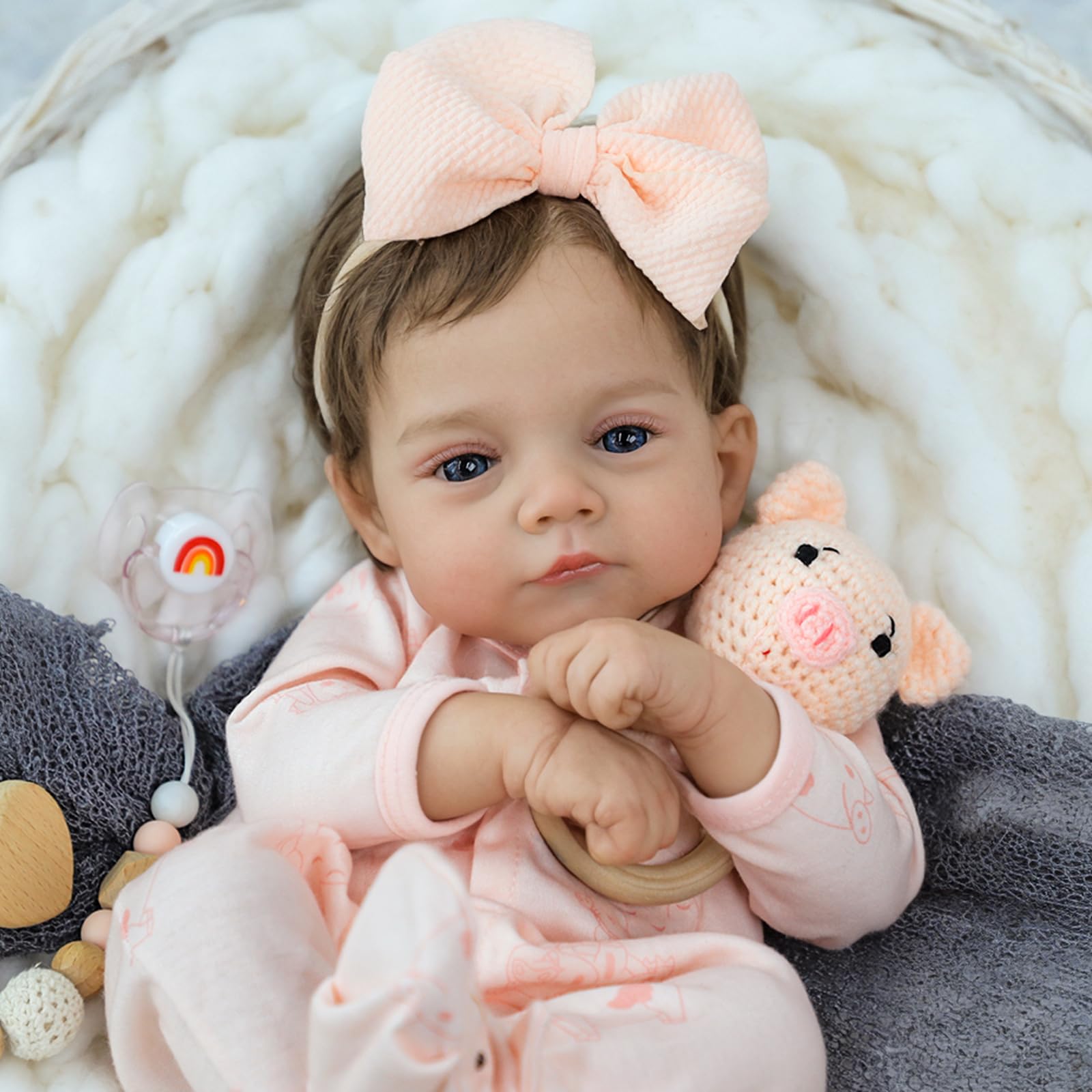 SCOM Lily bottle and magnet soother included for interactive play