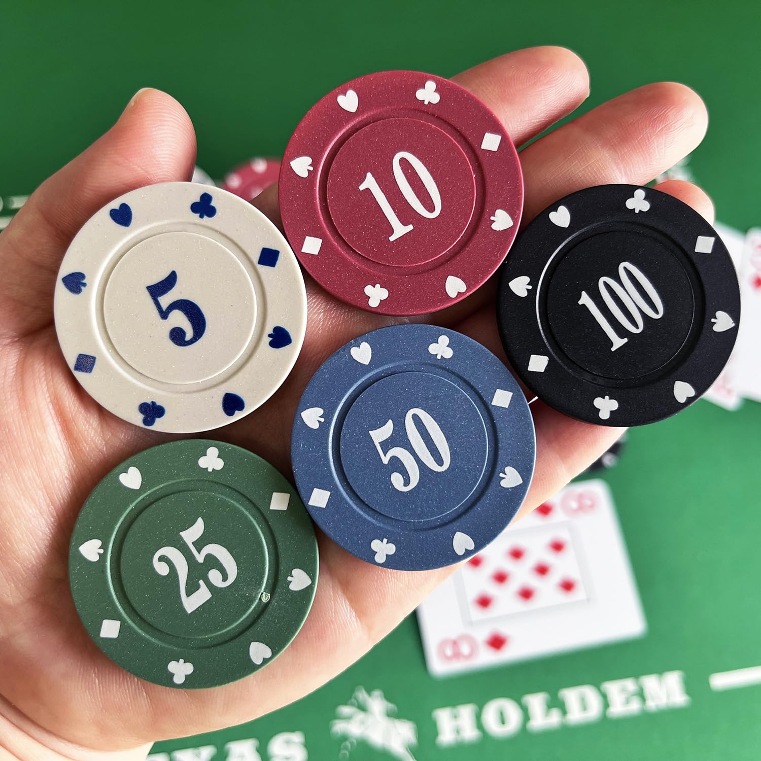 SEETOOOGAMES durable plastic chips resist wear during long game nights.