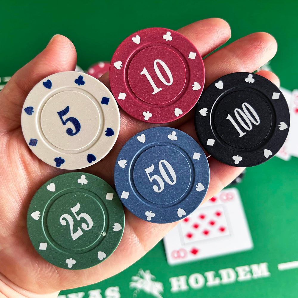 SEETOOOGAMES durable plastic chips resist wear during long game nights.