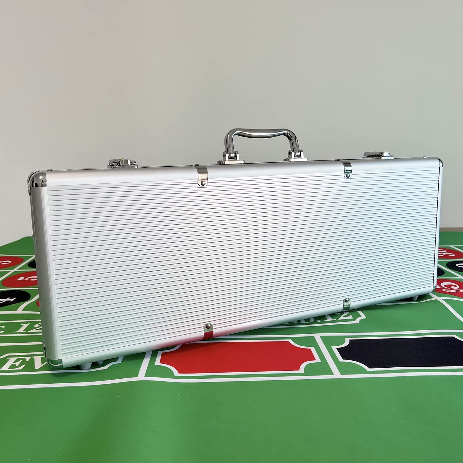 SEETOOOGAMES poker chip case top view with secure locks for travel