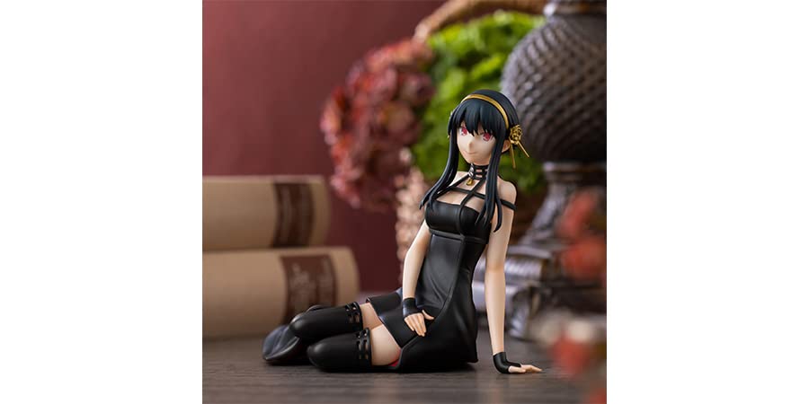 SEGA Yor Forger PM Perching Figure, perfect for display and Spy x Family fans.
