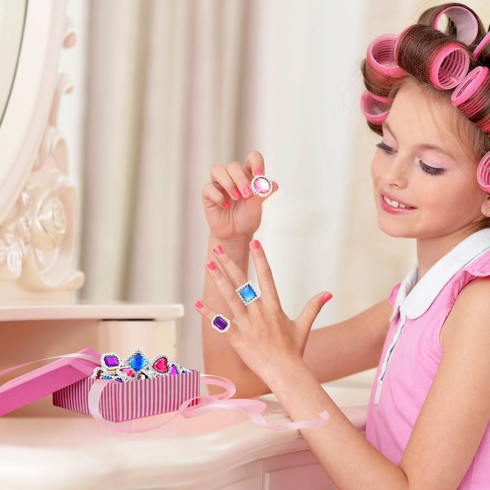 Shappy square-shaped ring, vibrant design, perfect for themed celebrations.