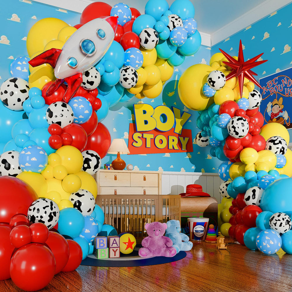 SHERYL DECOR Starburst foil balloons add sparkle toToy Story decor