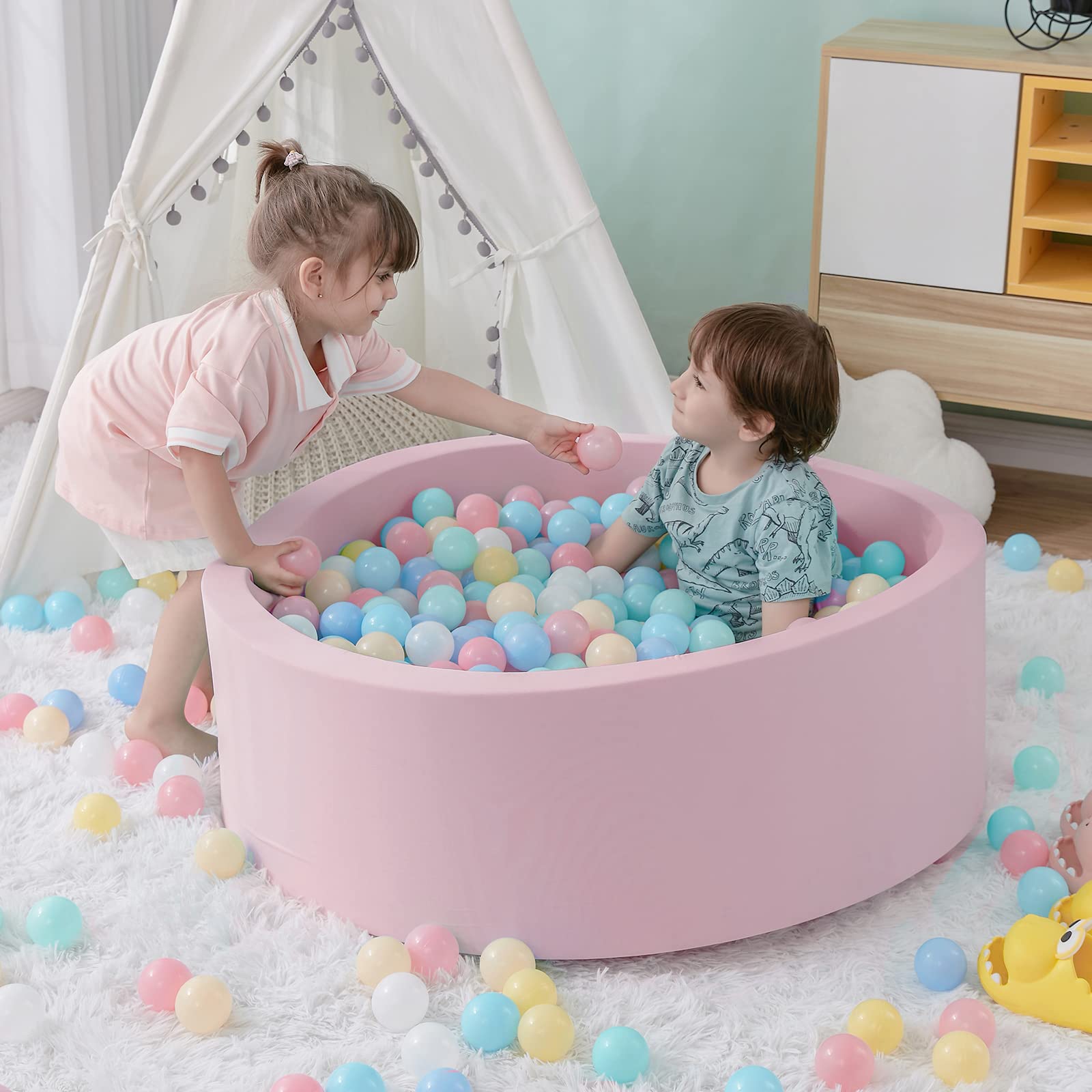SHJADE ball pit’s round design creates a cozy, safe play area