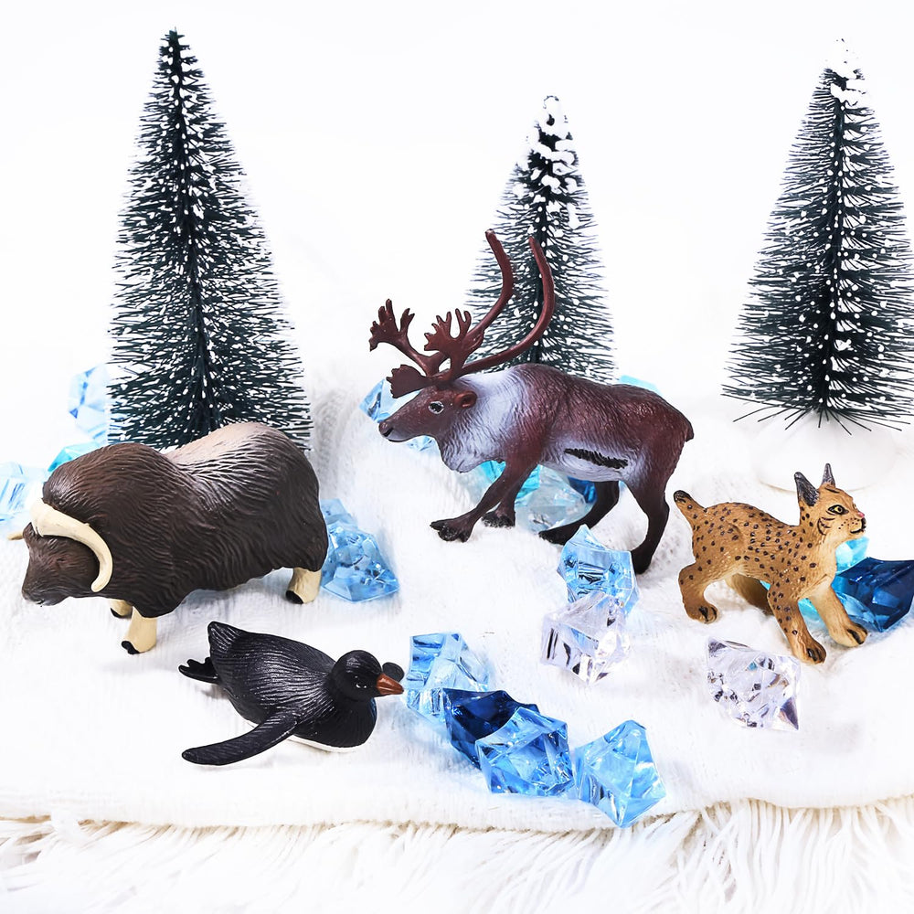 SIENON pine trees diorama pieces create a wintry Arctic landscape.