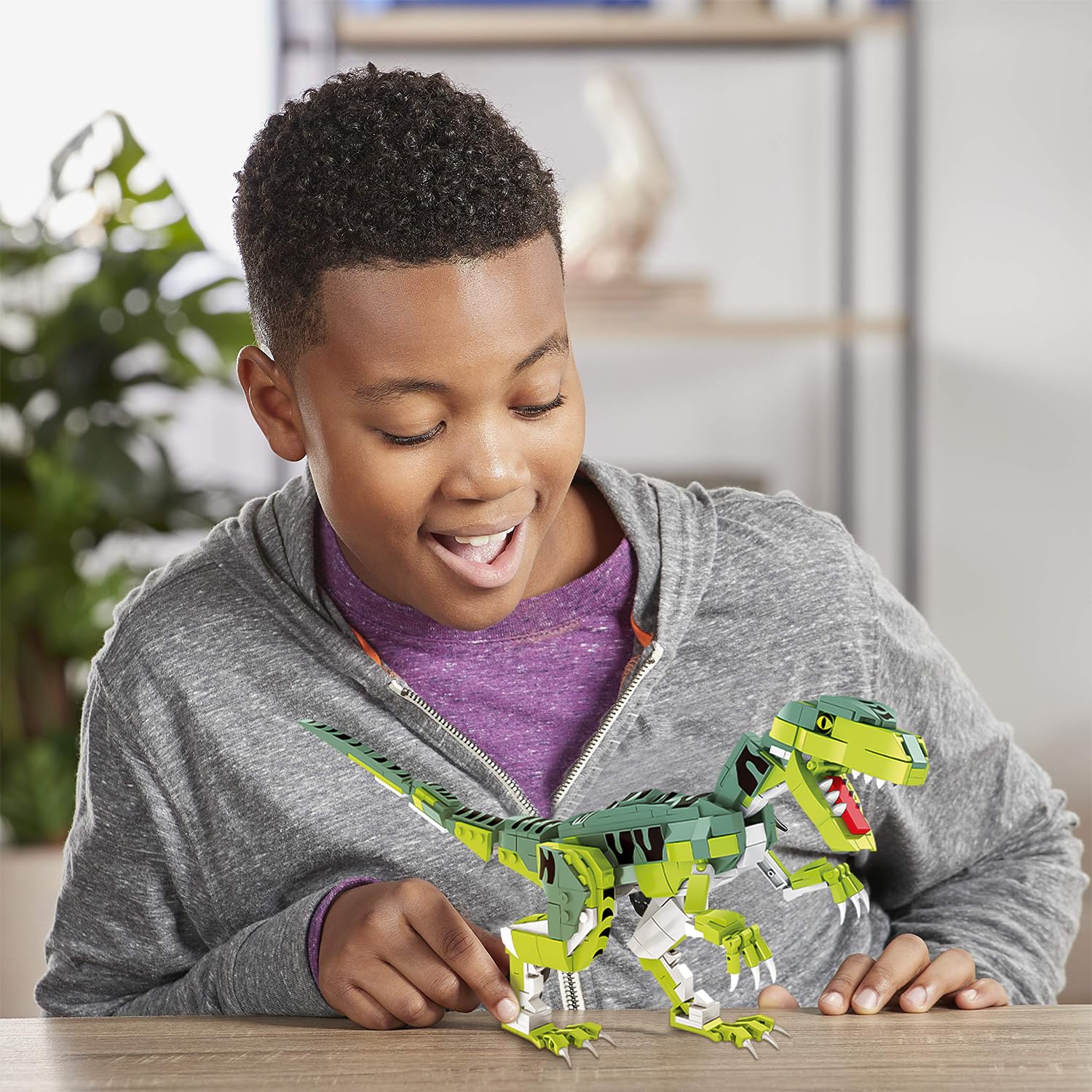 SIENON Velociraptor compact packaging for travel and gifting convenience