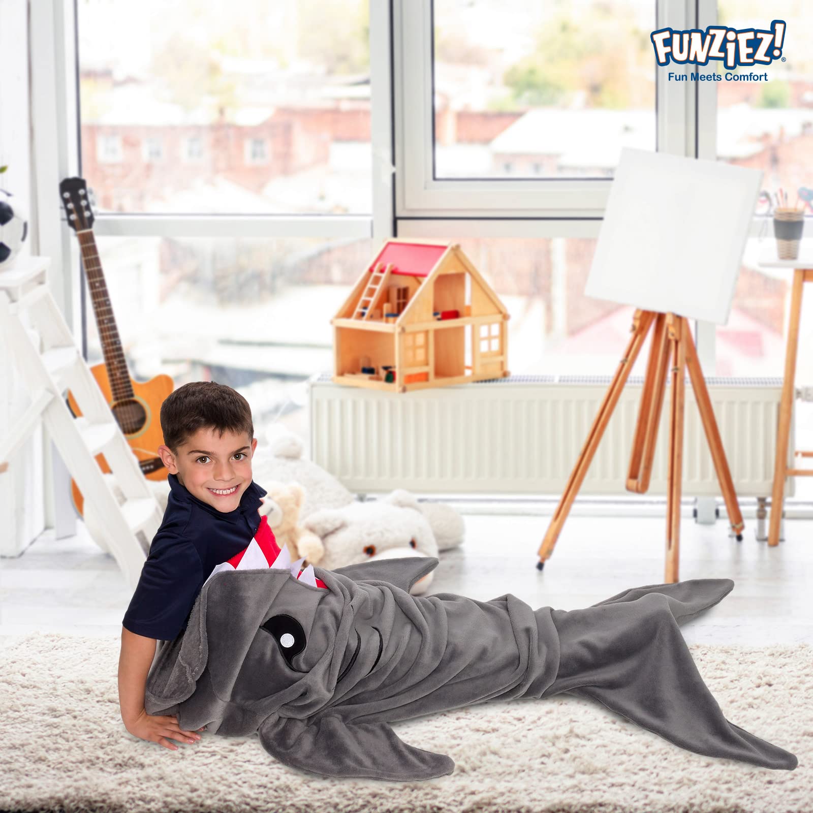 Silver Lilly Shark Tail Blanket fin close-up offers extra room for lounging.