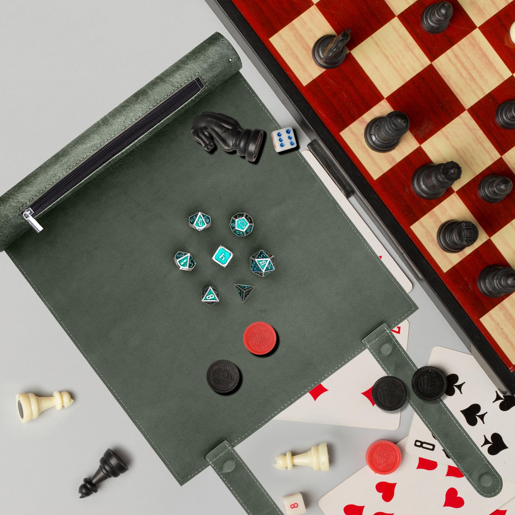 SIQUK dice-pocket green featuring independent zippered compartment for handy storage.