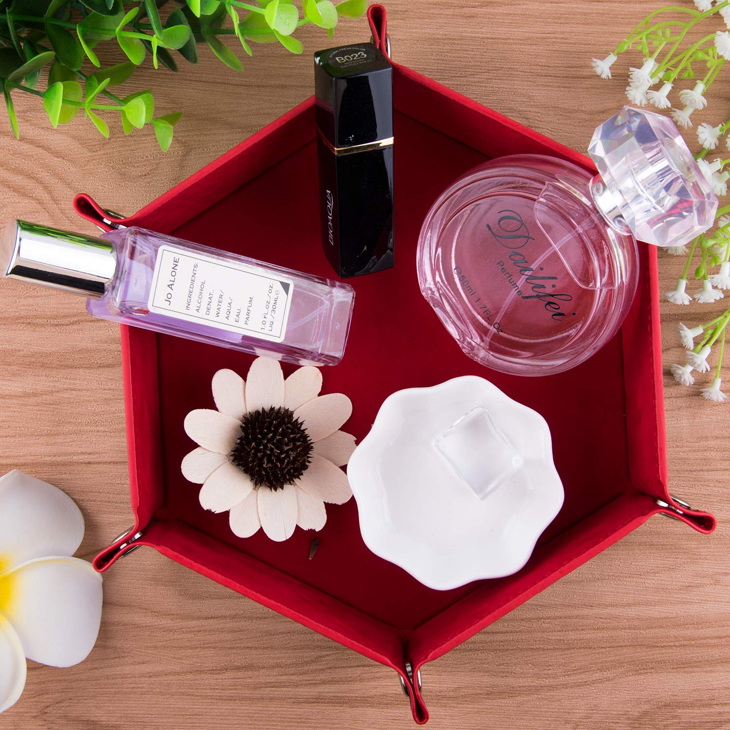 SIQUK inner velvet lining provides soft touch inside the tray