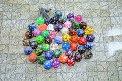 Smartdealspro engraved-number D20 dice designed for easy reads.