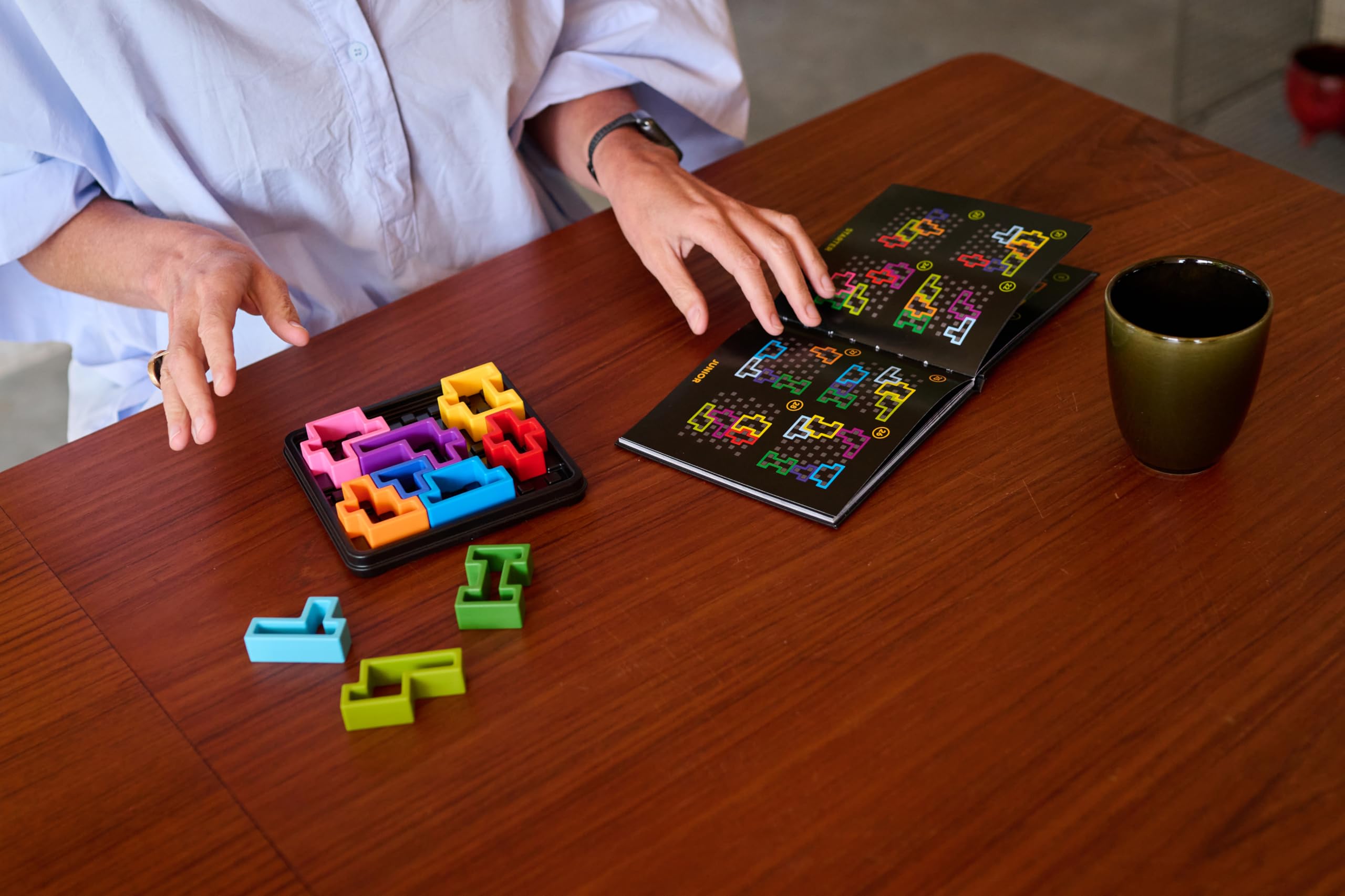 SmartGames IQ Deluxe Square compact format suits solo play and travel.