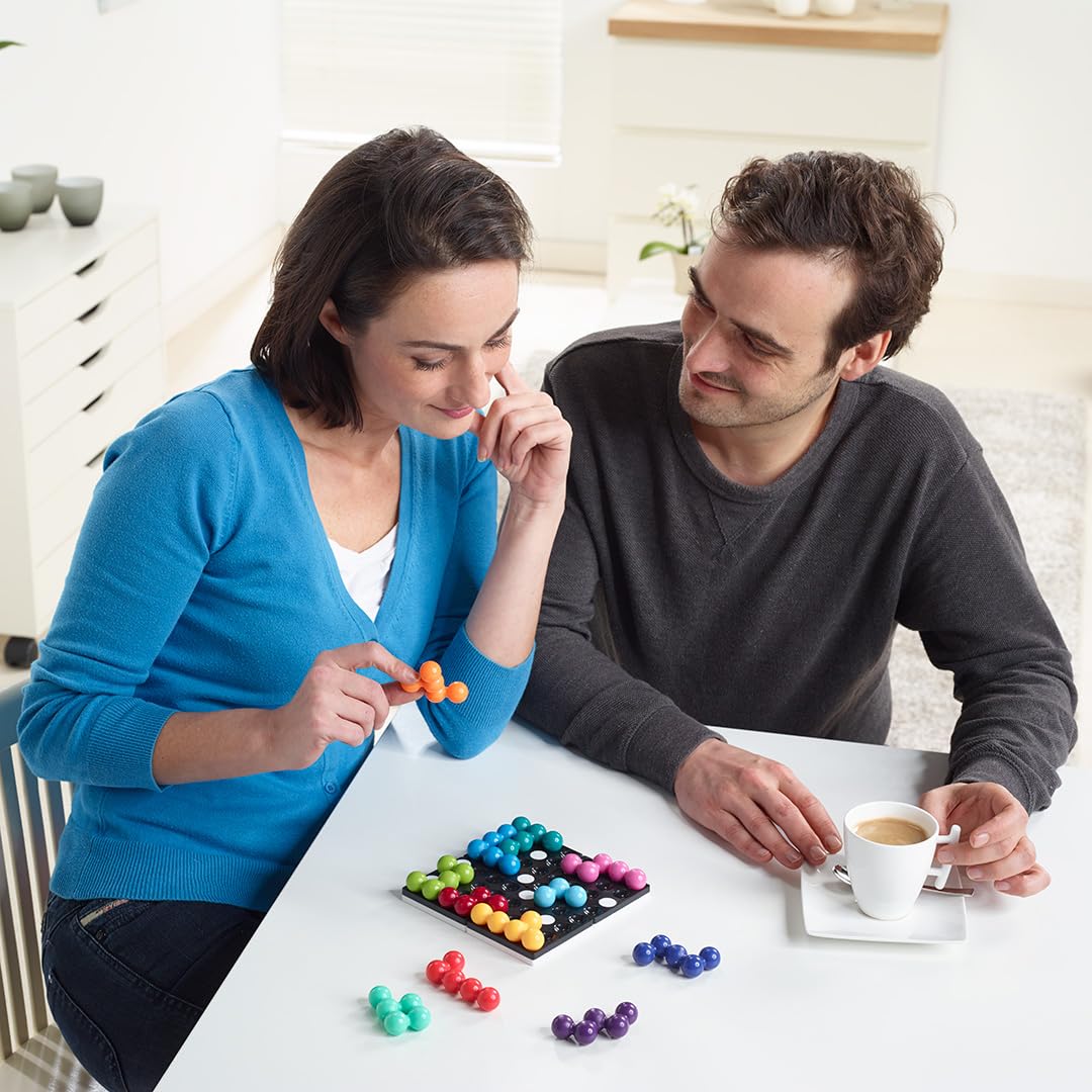 SmartGames Quadrillion enhances spatial thinking through board configurations