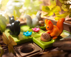 SmartGames Squirrels Go Nuts travel case keeps parts organized.