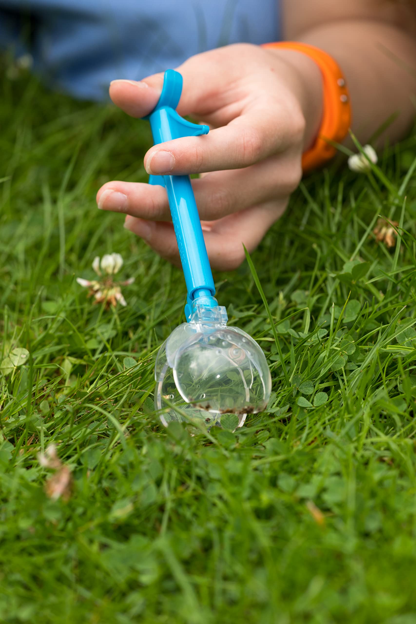 SmartLab Bug Catcher enables simple backyard bug gathering.