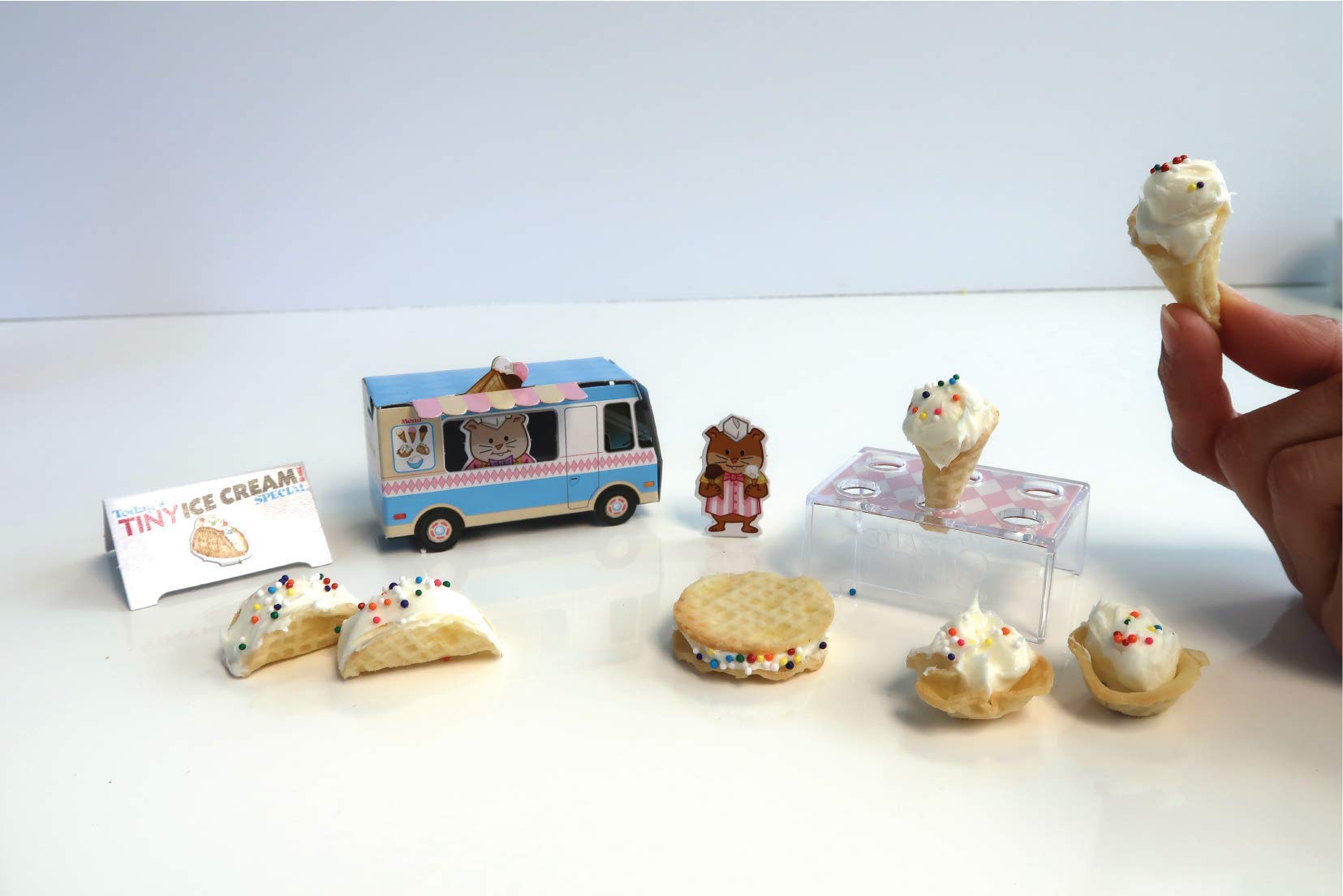 SmartLab Mini Ice Cream Treats enable creative play with tiny molds for tasty results.